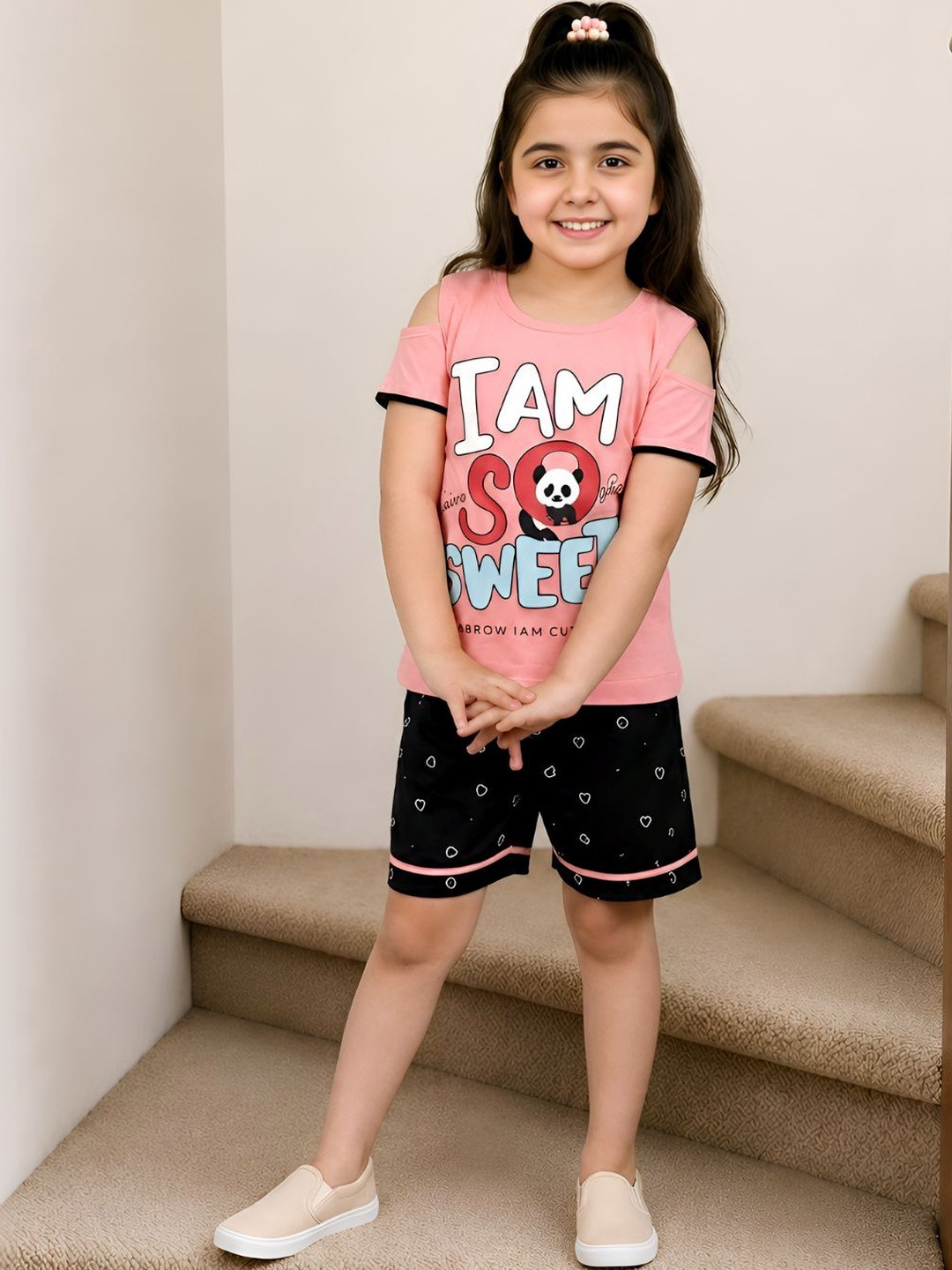 CUTE N TIGHT Girls Printed T-shirt with Shorts
