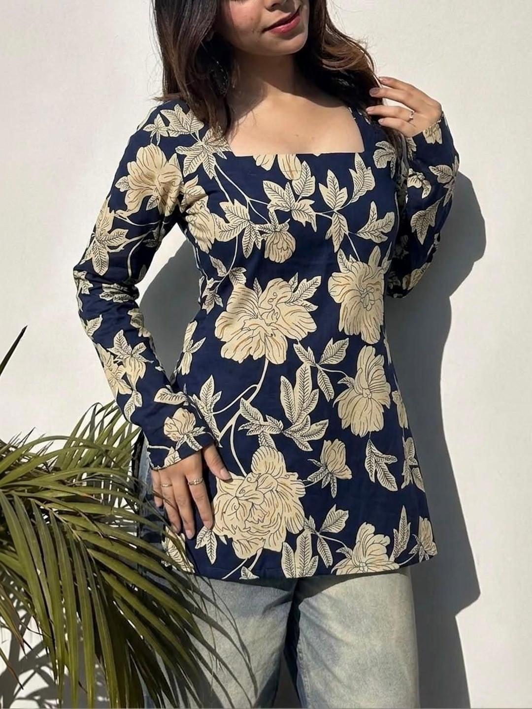 VYKOO Floral Printed Square Neck Kurti
