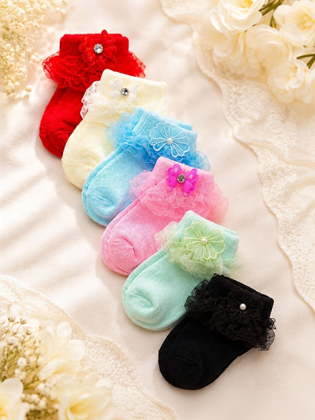 Nihvi Girls Pack of 4 Assorted Patterned Ankle Length Socks