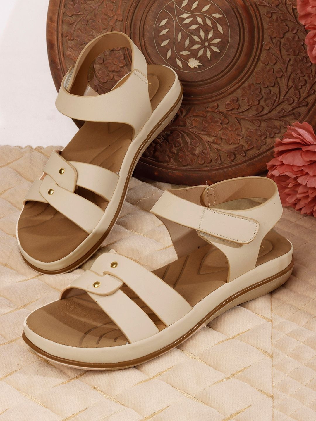 VENDOZ Women Open Toe Flats with Buckles