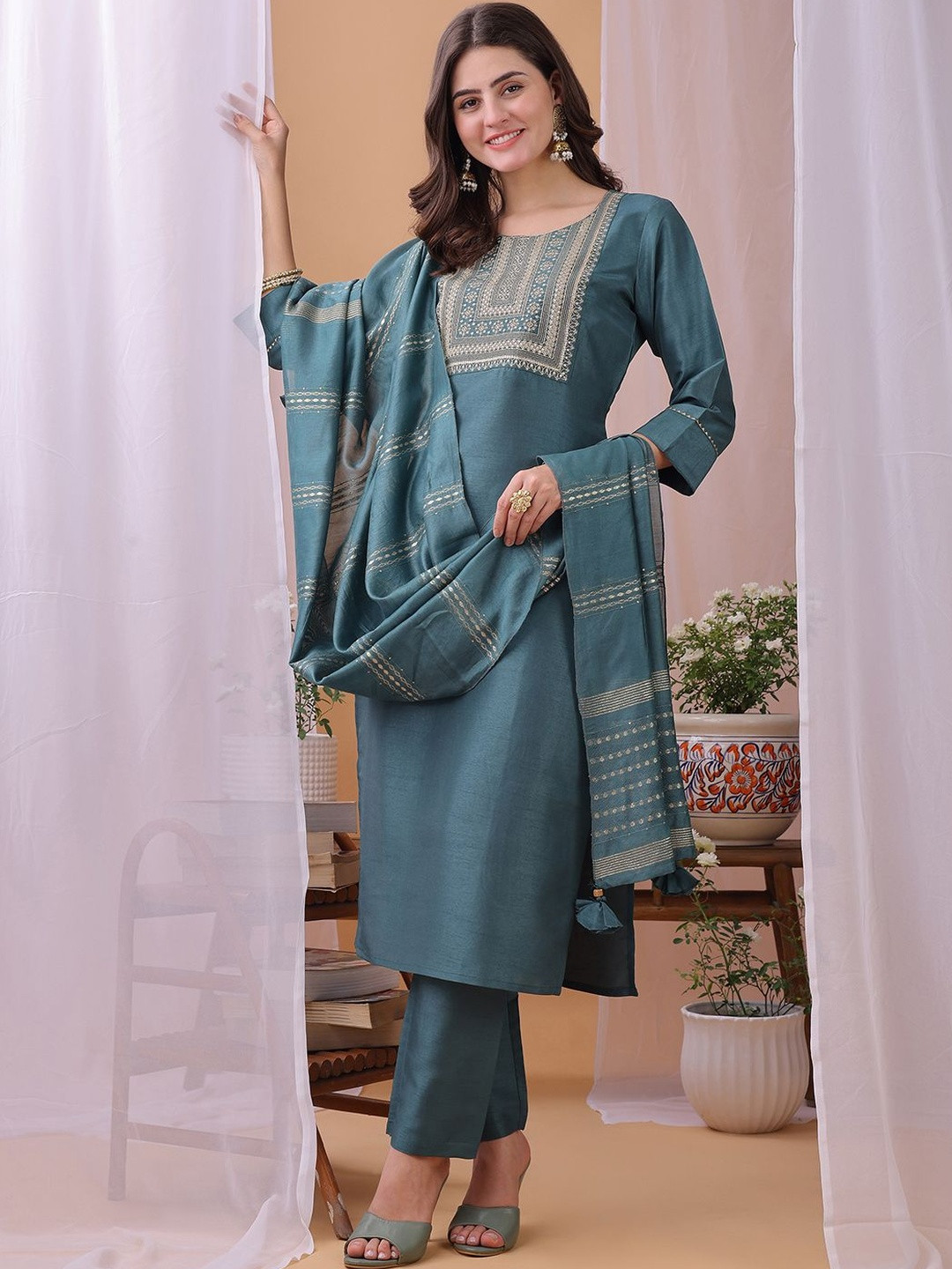 SOURAGYA Women Ethnic Motifs Embroidered Regular Thread Work Kurta with Trousers & With Dupatta