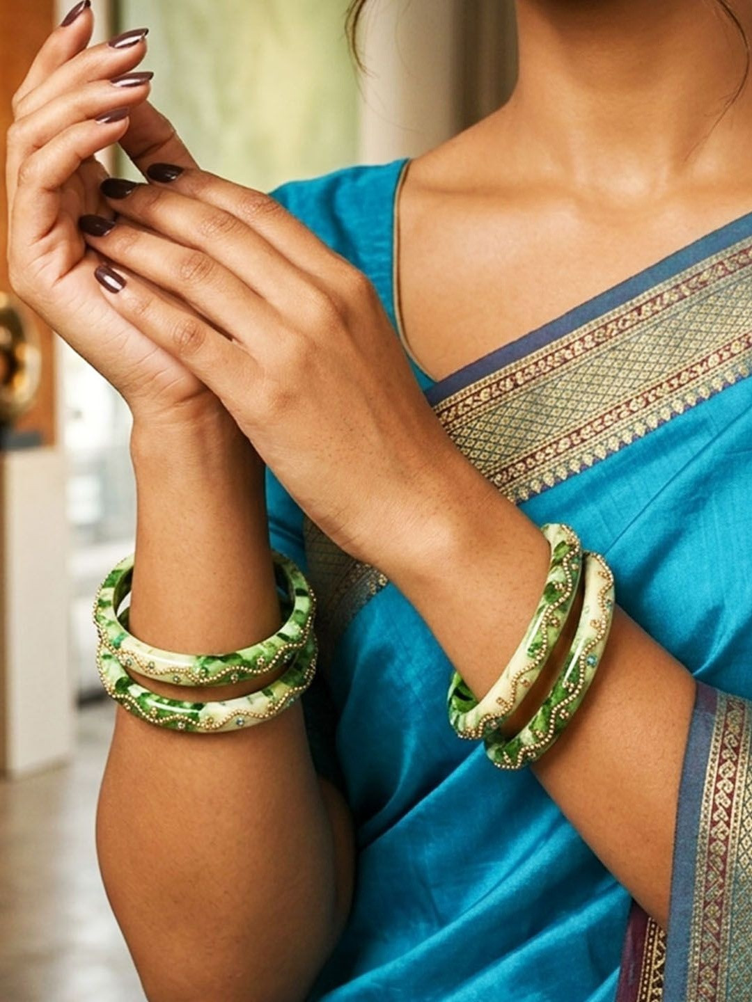 TAJ BRIDAL STORE Set of 4 Stone Studded & Beaded Bangles