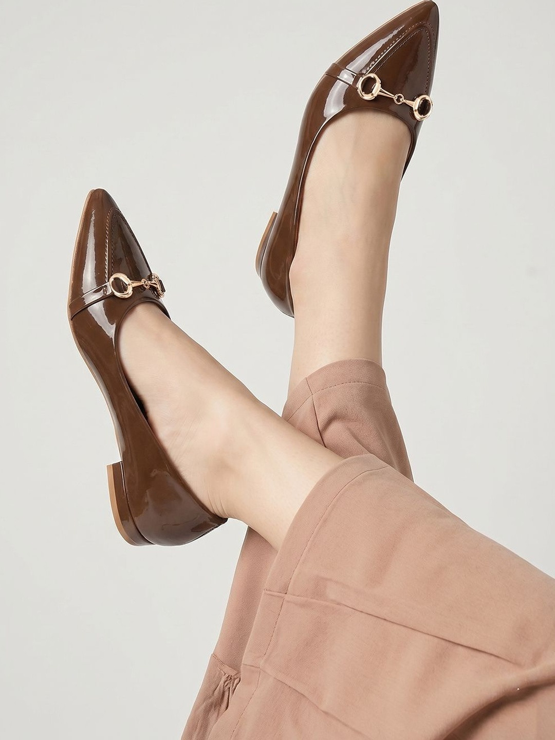 SHETOP Women Open Toe Flats with Buckles