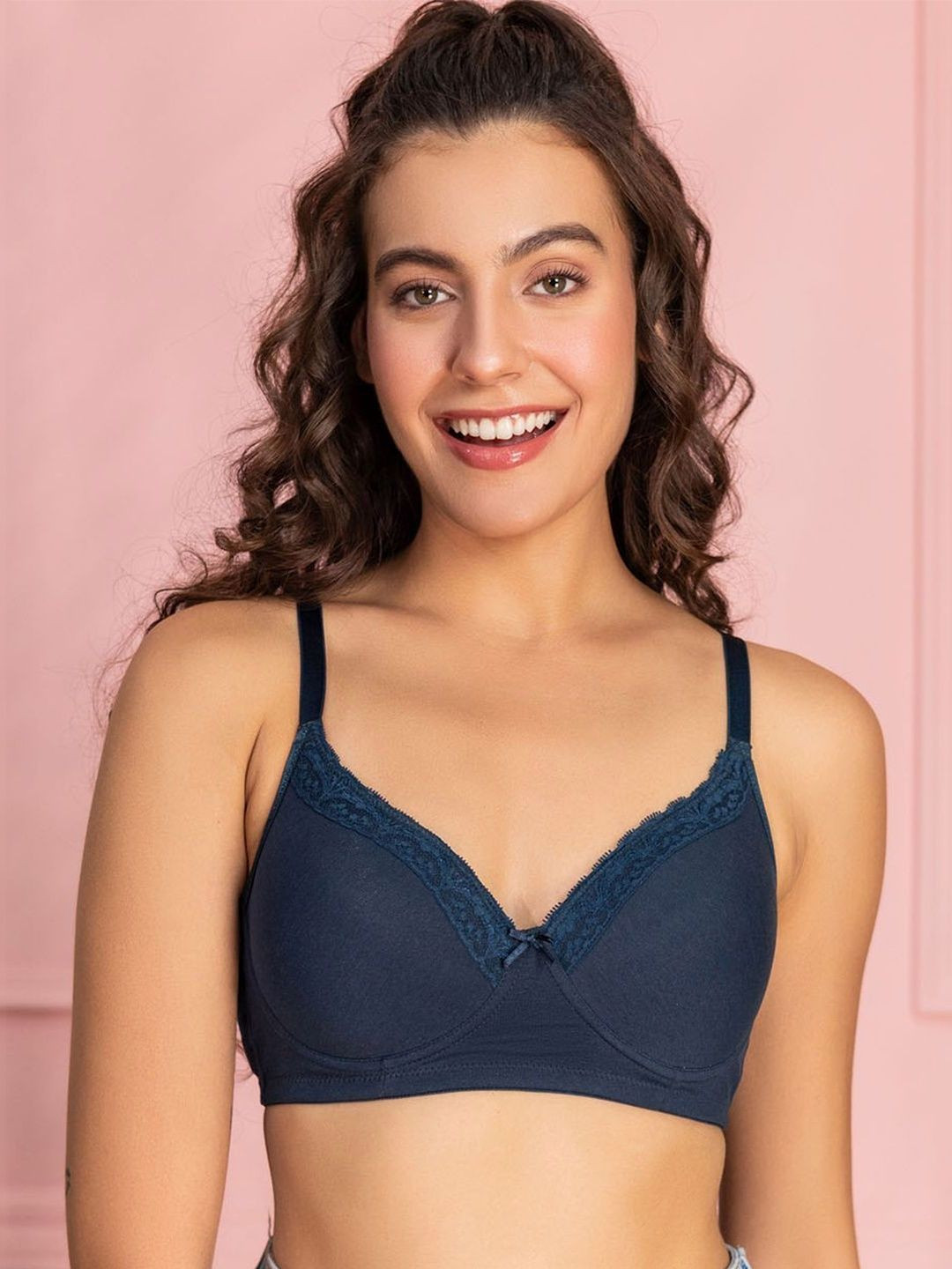Chelvet Deep coverage Lighlty Padded Bra Seamless & Non Wired