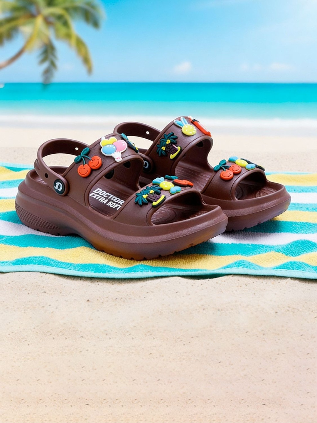 DOCTOR EXTRA SOFT Women Self-Design Clogs