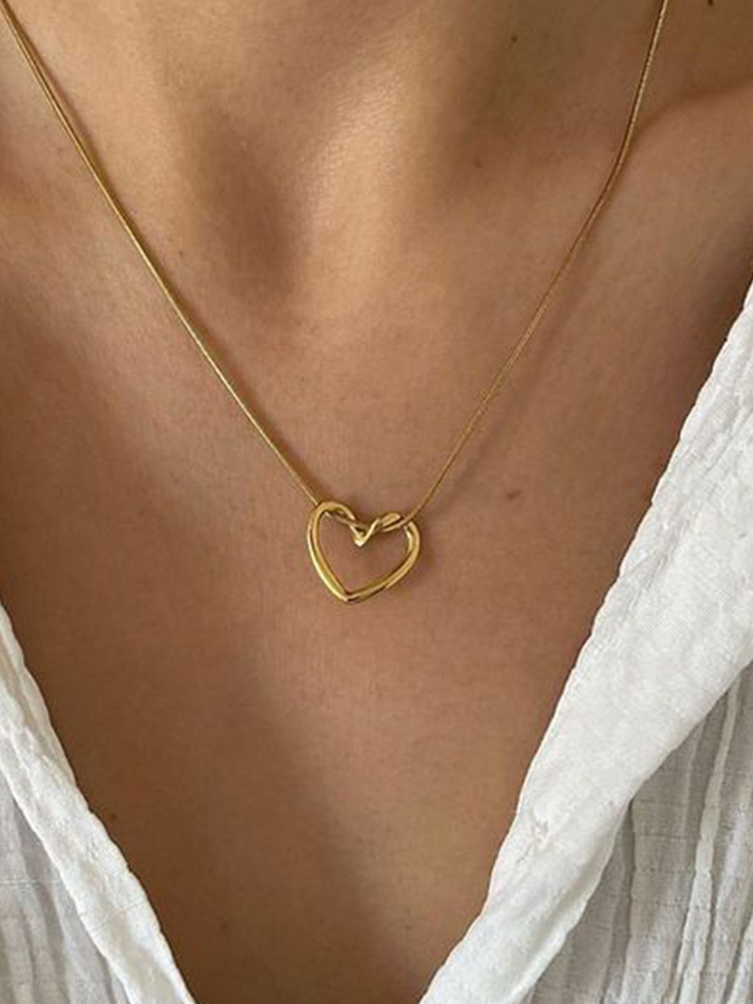 JEWILLEY Gold Plated Hollow Heart Anti Tarnish Stainless Steel Chain With Pendant