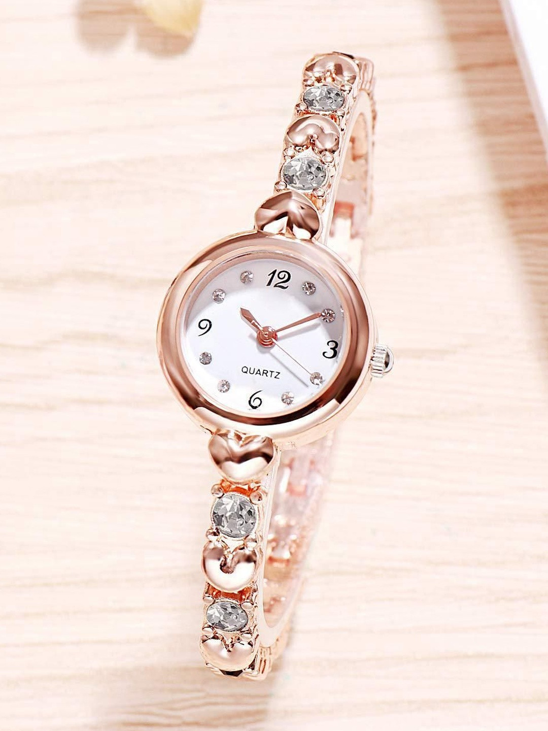 Daniel Radcliffe Women Embellished Dial & Bracelet Style Straps Analogue Watch