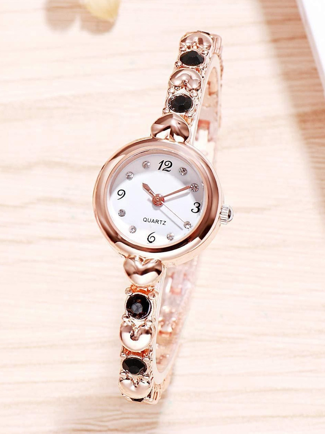 Daniel Radcliffe Women Embellished Dial & Bracelet Style Straps Analogue Watch