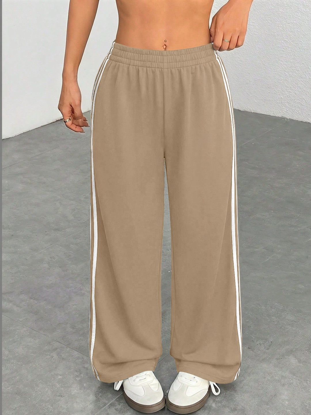 RAJOVATI Women Regular Fit Training Track Pants