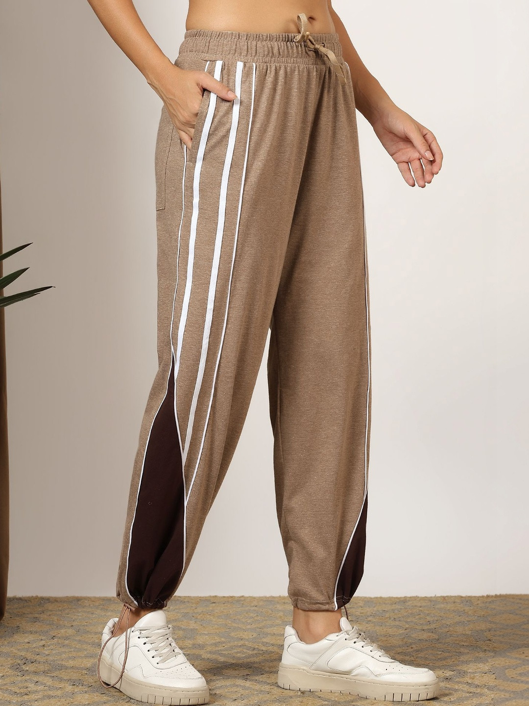 AKTIO Women Baggy Colourblocked Training Joggers