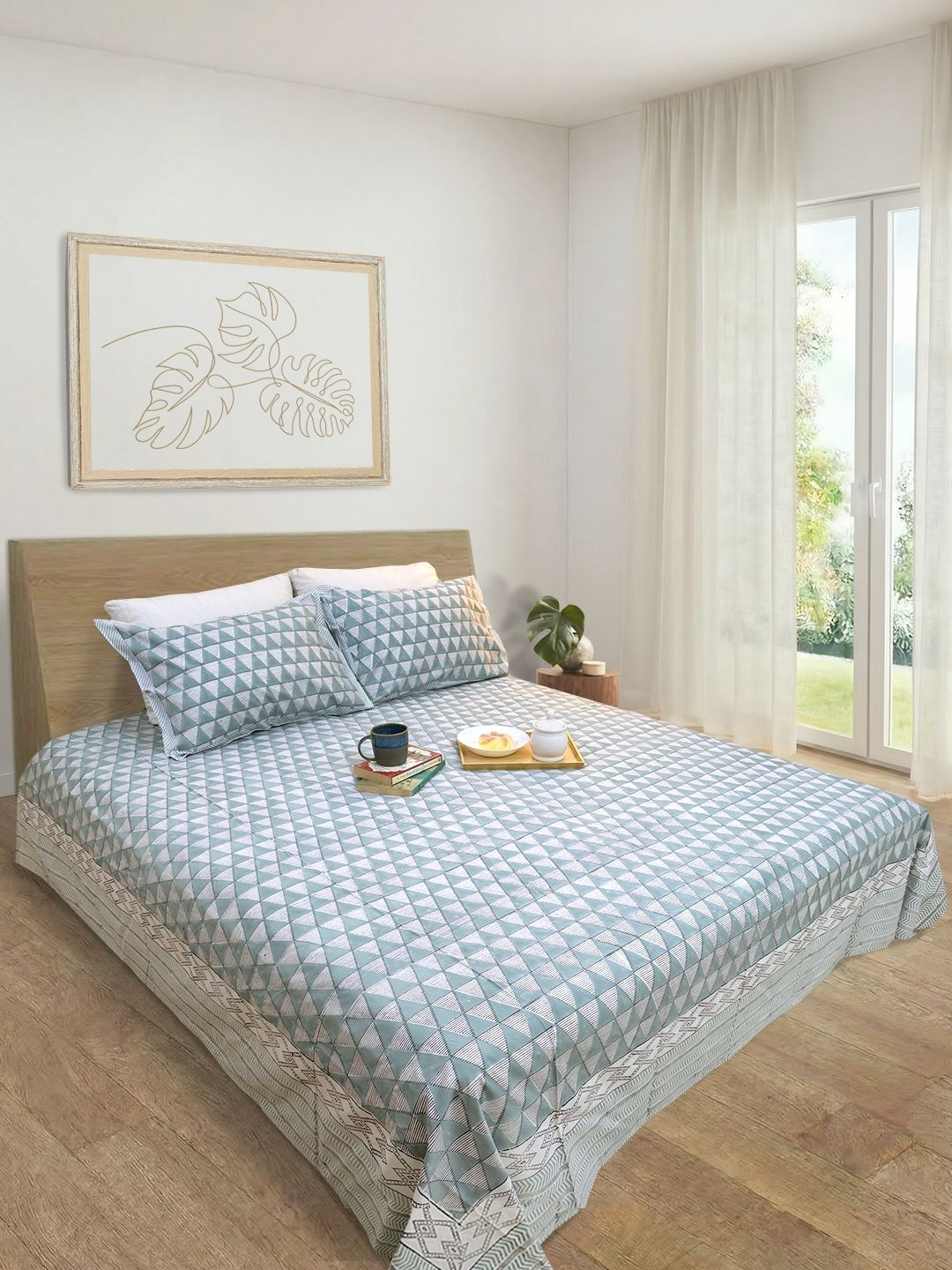 TOAI Green & Burgundy Geometric 300 TC King Bedsheet with 2 Pillow Covers