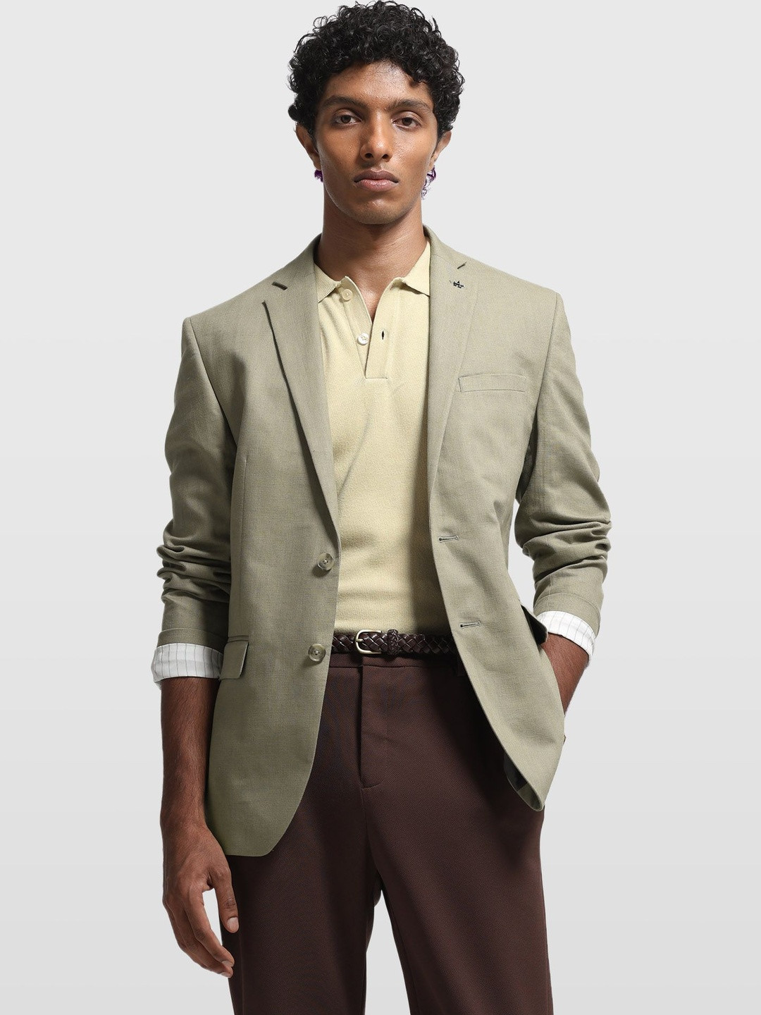 Solid Tailored Fit Linen Blazer