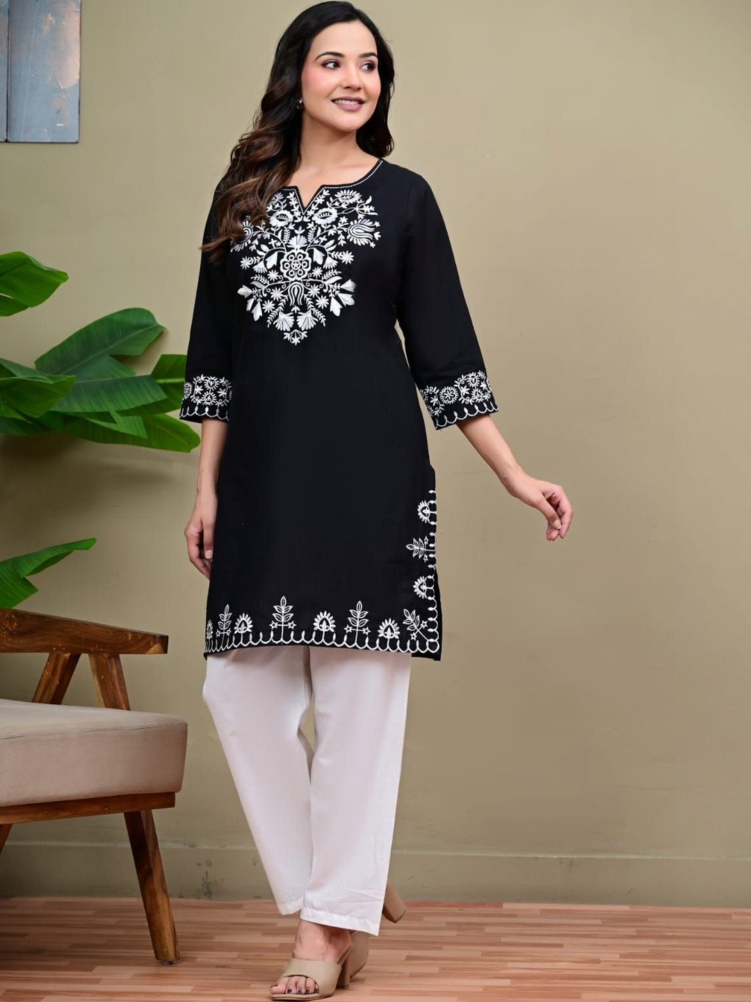 CHHETRAPAAL Women Floral Embroidered Regular Kurta with Palazzos