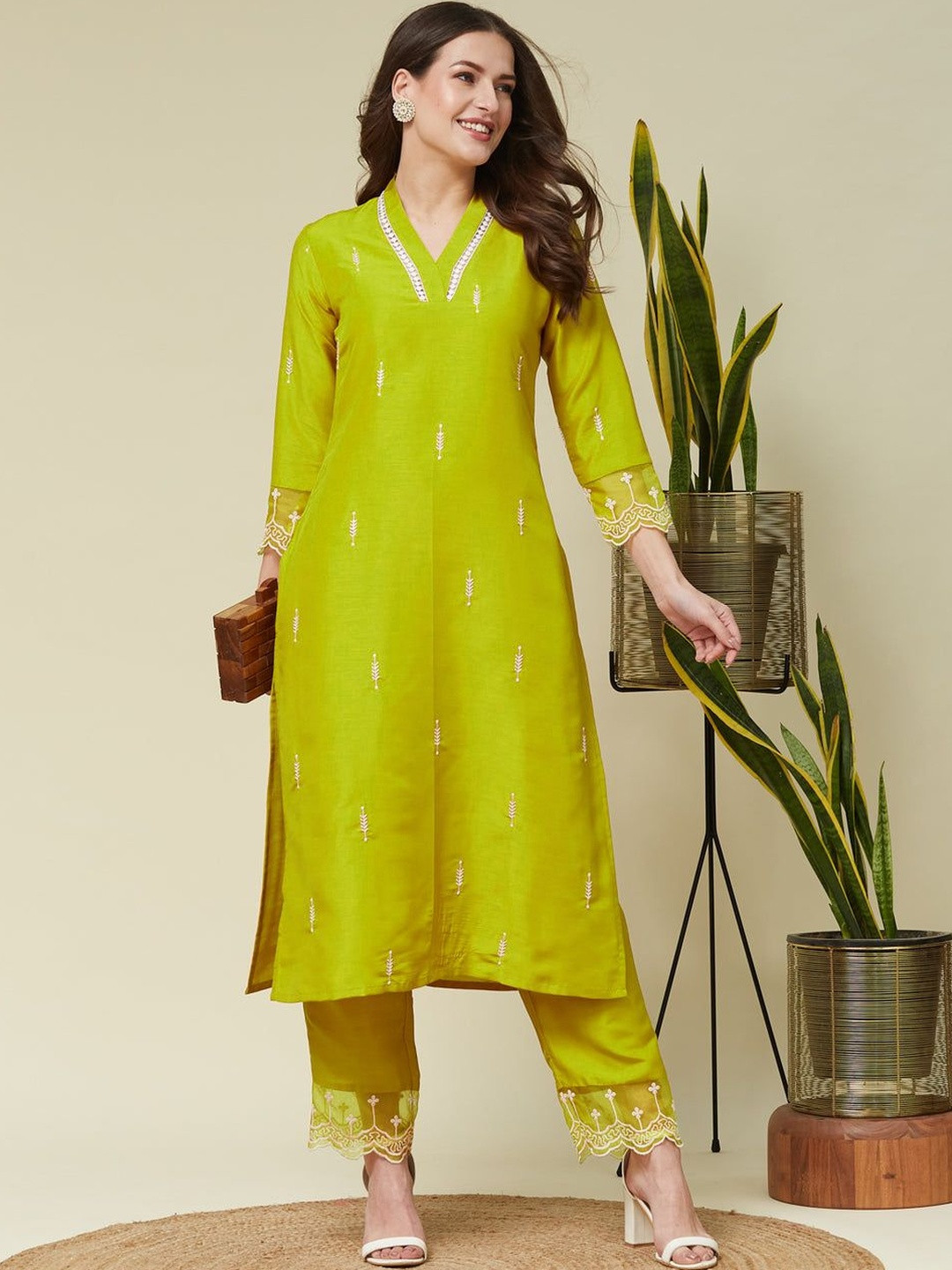 Fashionior Women Ethnic Motifs Embroidered Regular Thread Work Kurta with Trousers