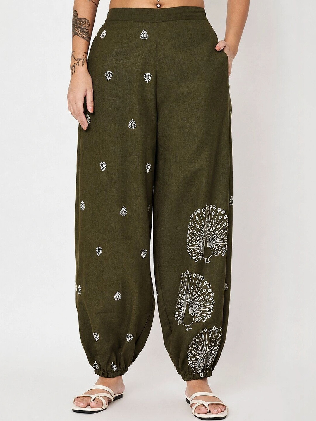 9rasa Women Loose Fit Ethnic Motifs Embroidered Harem Pants