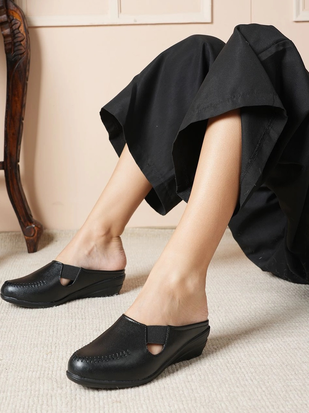 Mast & Harbour Women Textured Mules Flats