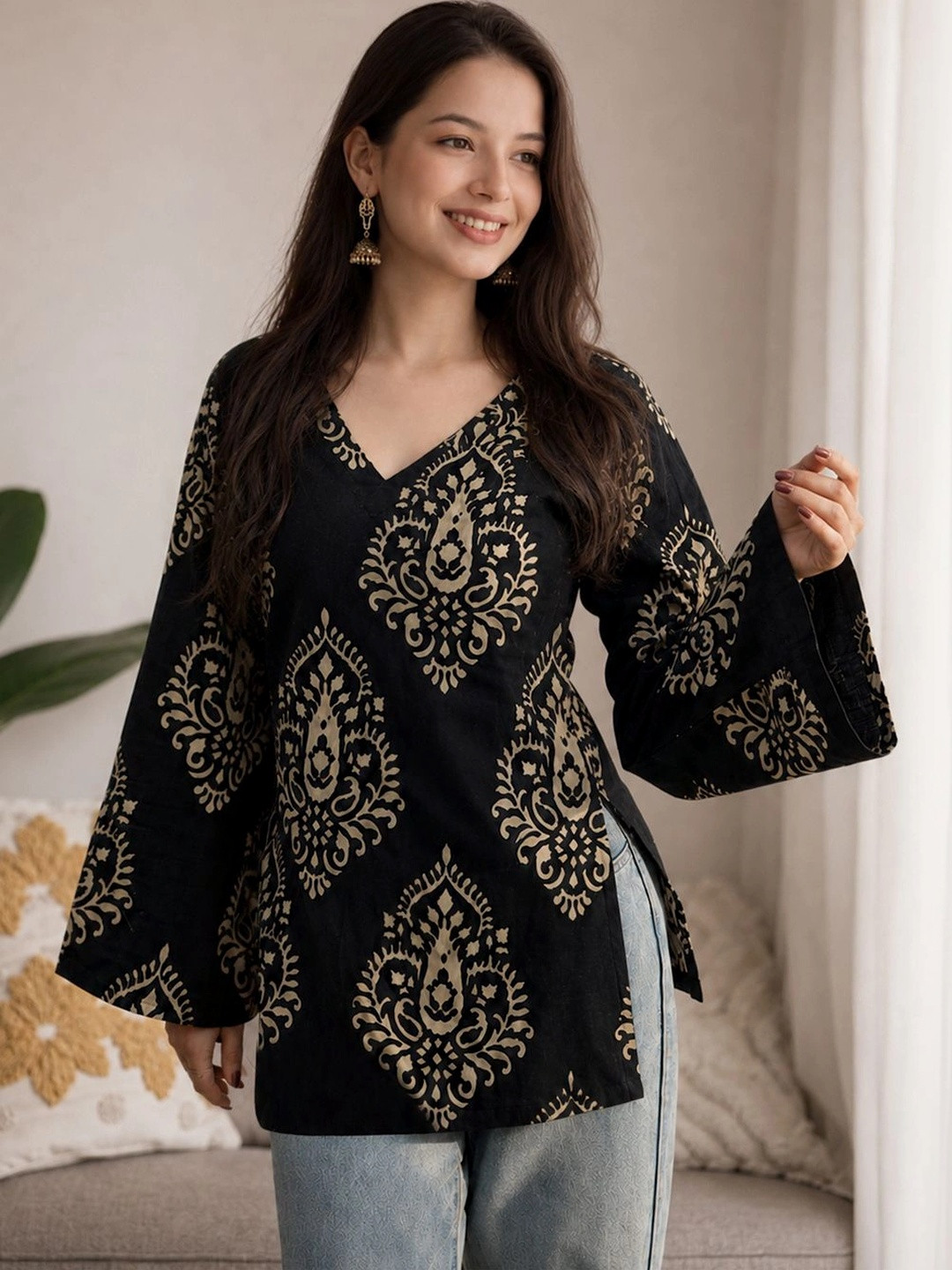 Aaghnya Ethnic Motifs Printed V-Neck Flared Sleeves Kurti