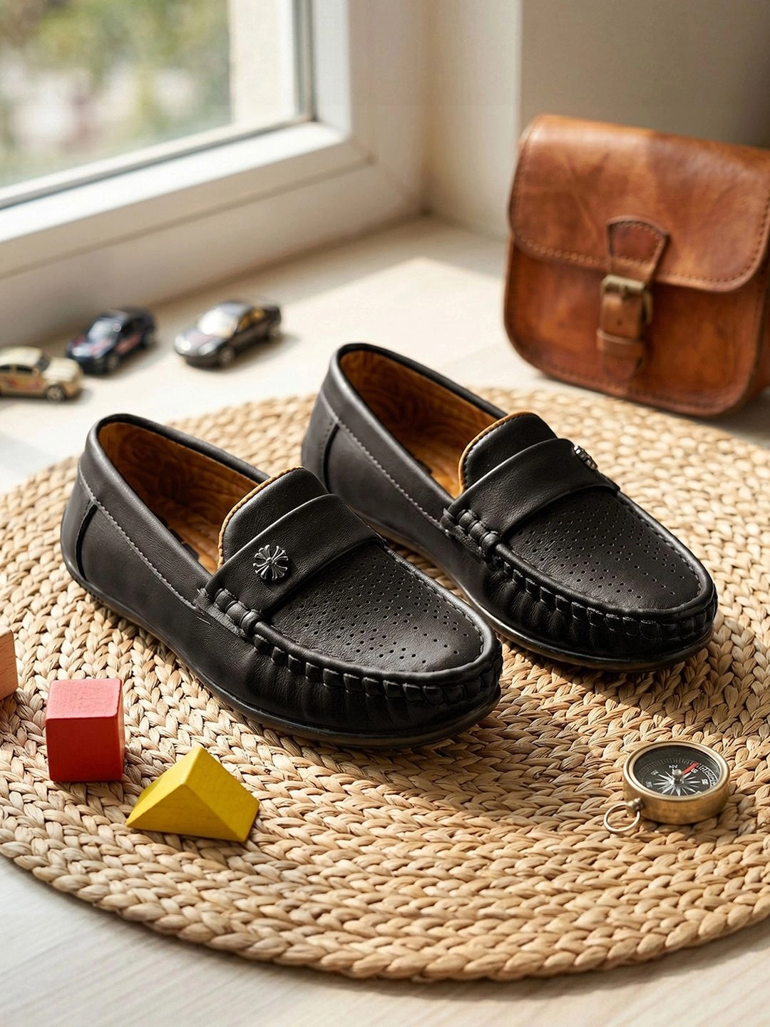 SHOESFORJUNIORS Boys Perforations Loafers