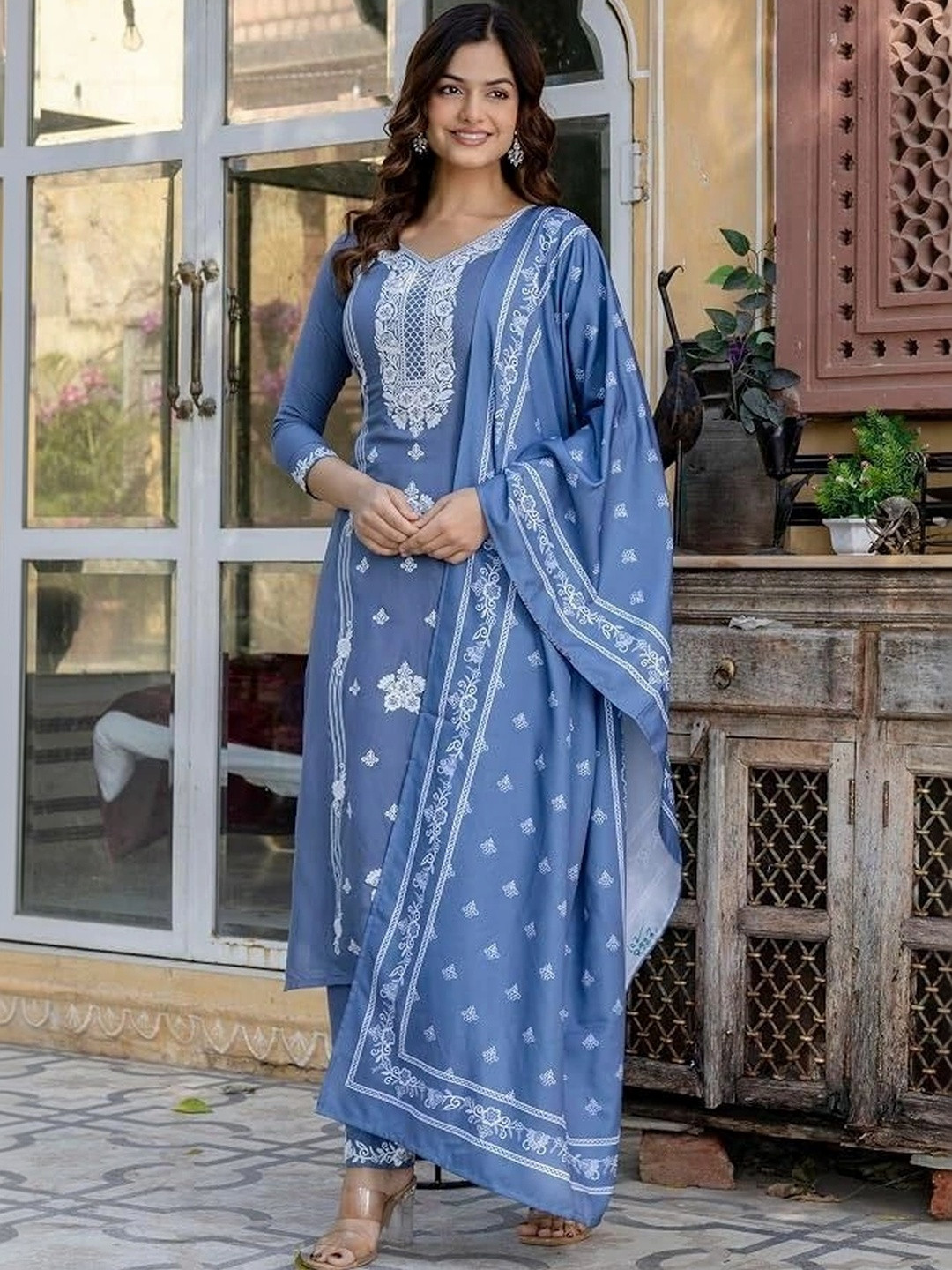 LIZORD FAB Women Ethnic Motifs Embroidered Regular Thread Work Kurta with Trousers & With Dupatta