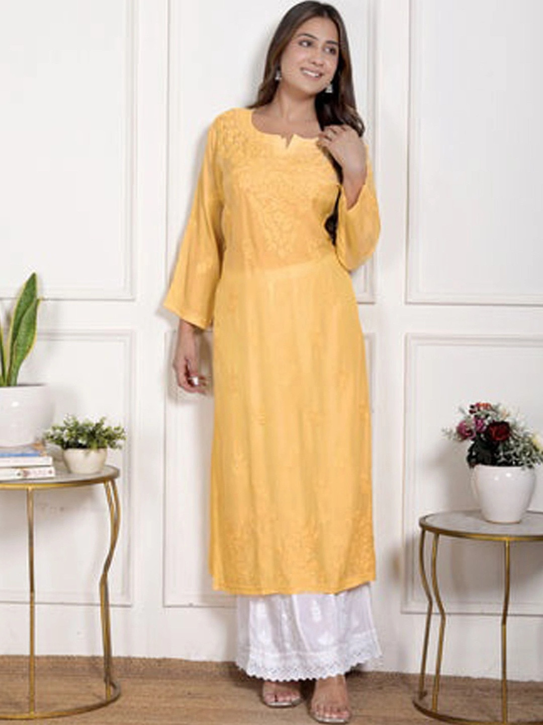 ETHNICHIK Women Ethnic Motifs Embroidered Thread Work Kurta