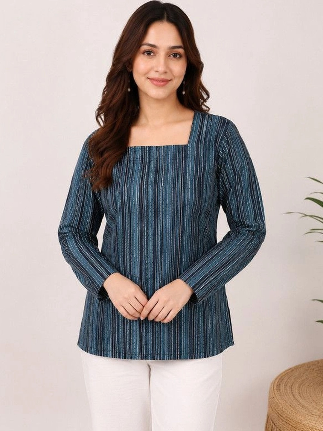 NG NIROMIKA Printed Square Neck Kurti