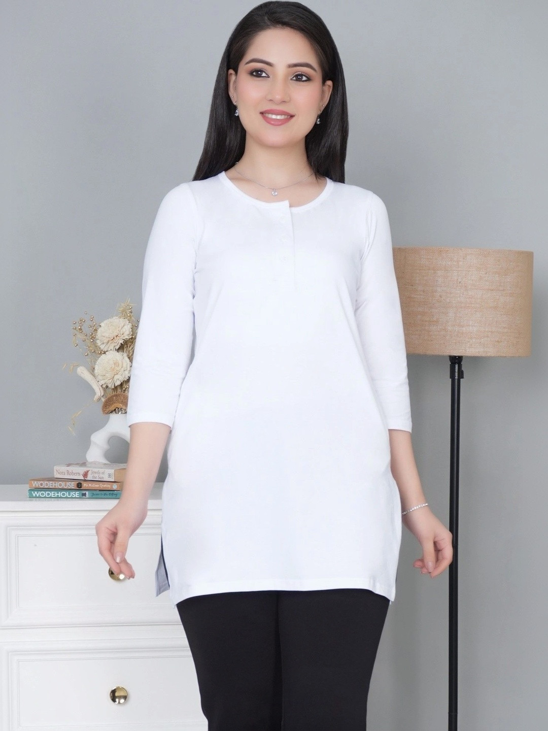Mlada Women Pockets T-shirt
