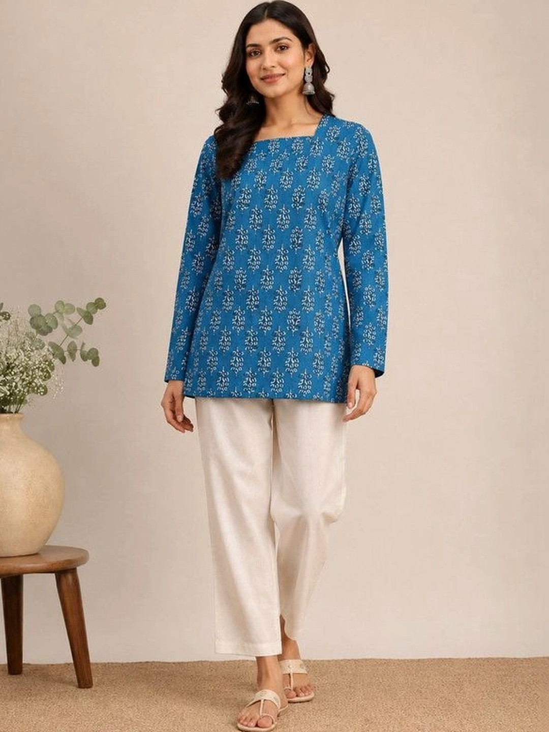 NG NIROMIKA Botanical Printed Square Neck Kurti