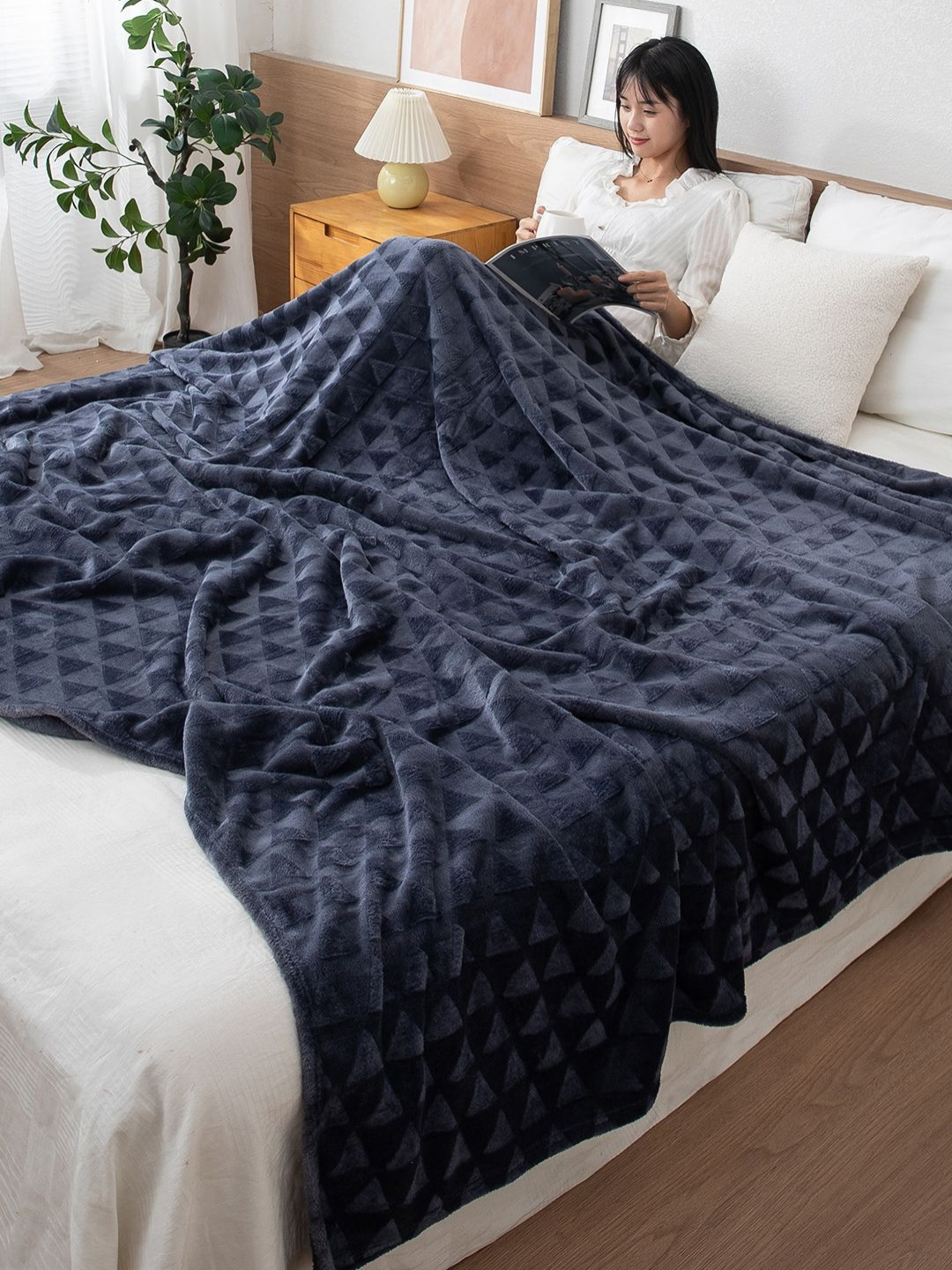HOKIPO Grey Fleece AC Room 210 GSM Double Bed Blanket