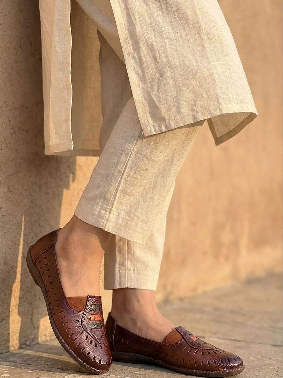 SHOEBEE Women Leather Sandals