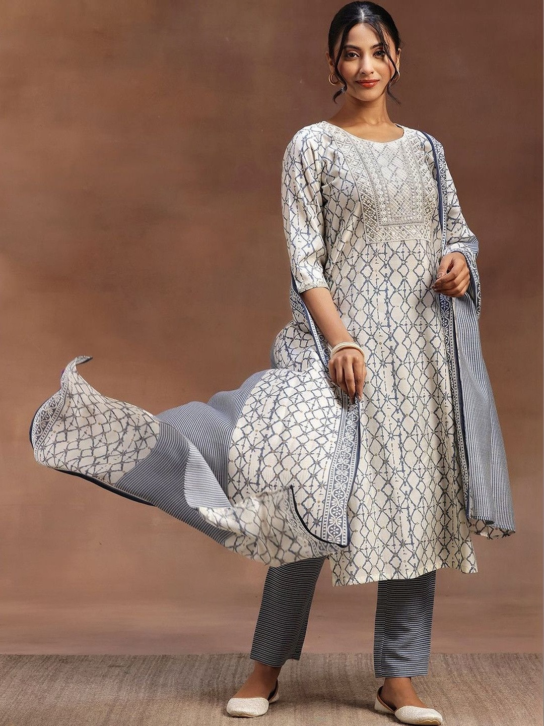 Gerua By Libas Women Ethnic Motifs Printed Regular Thread Work Kurta with Trousers & With Dupatta