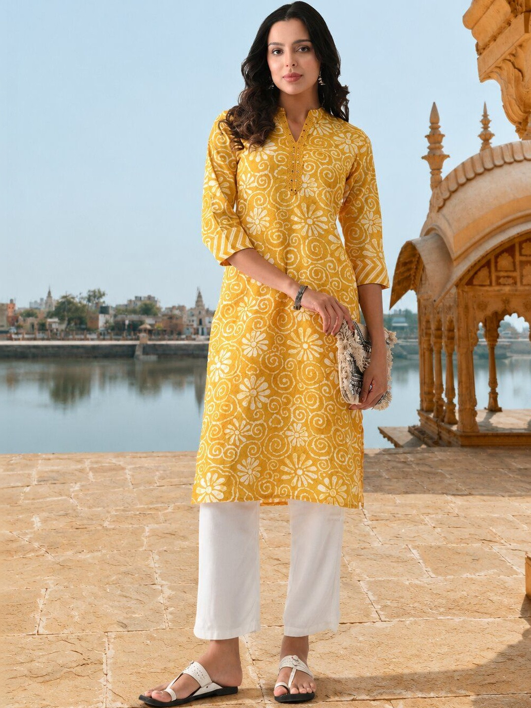 Sabhyata Women Floral Printed Mirror Work Kurta