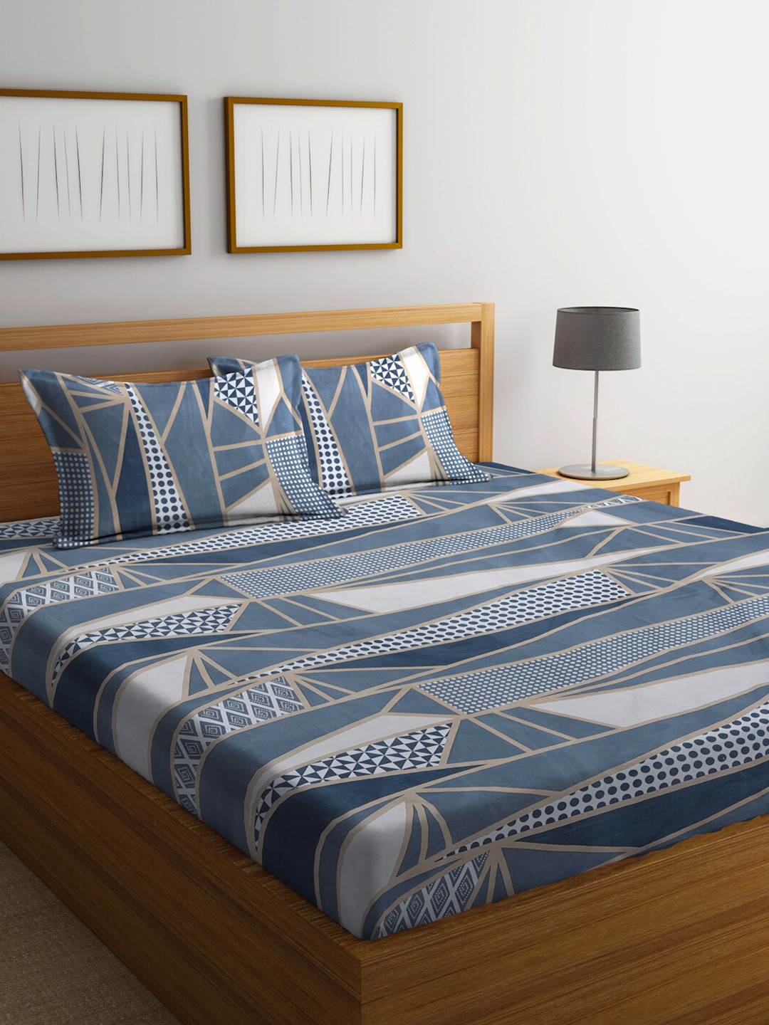 KLOTTHE White & Blue Geometric Printed 300 TC Fitted King Bedsheet With 2 Pillow Covers