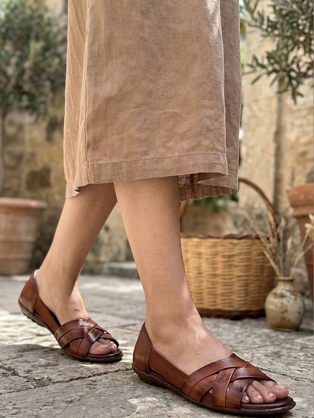 SHOEBEE Women Leather Comfort Sandals