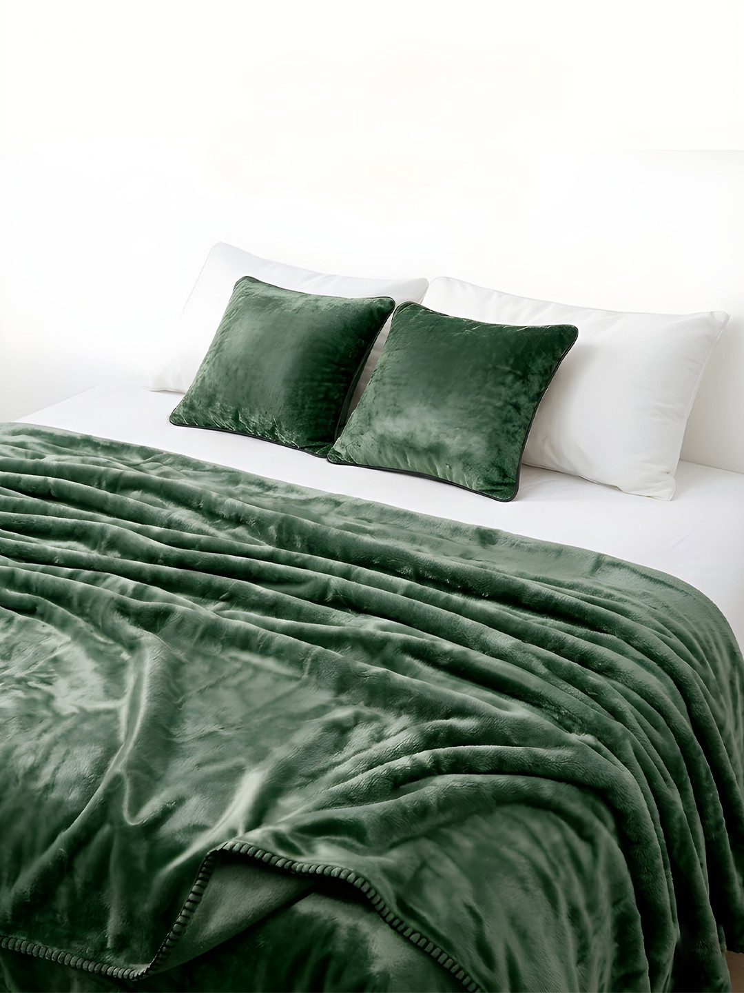 Zarf Sea Green Microfiber AC Room 300 GSM Double Bed Blanket With Two Cushion Covers