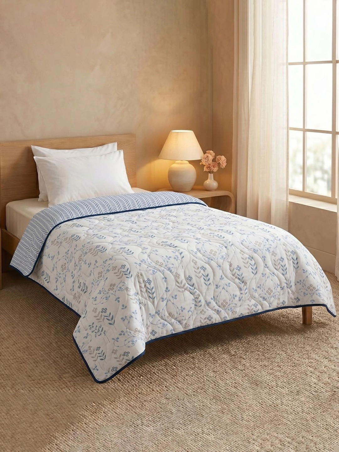 Huesland White & Blue Floral AC Room 120 GSM Dohar