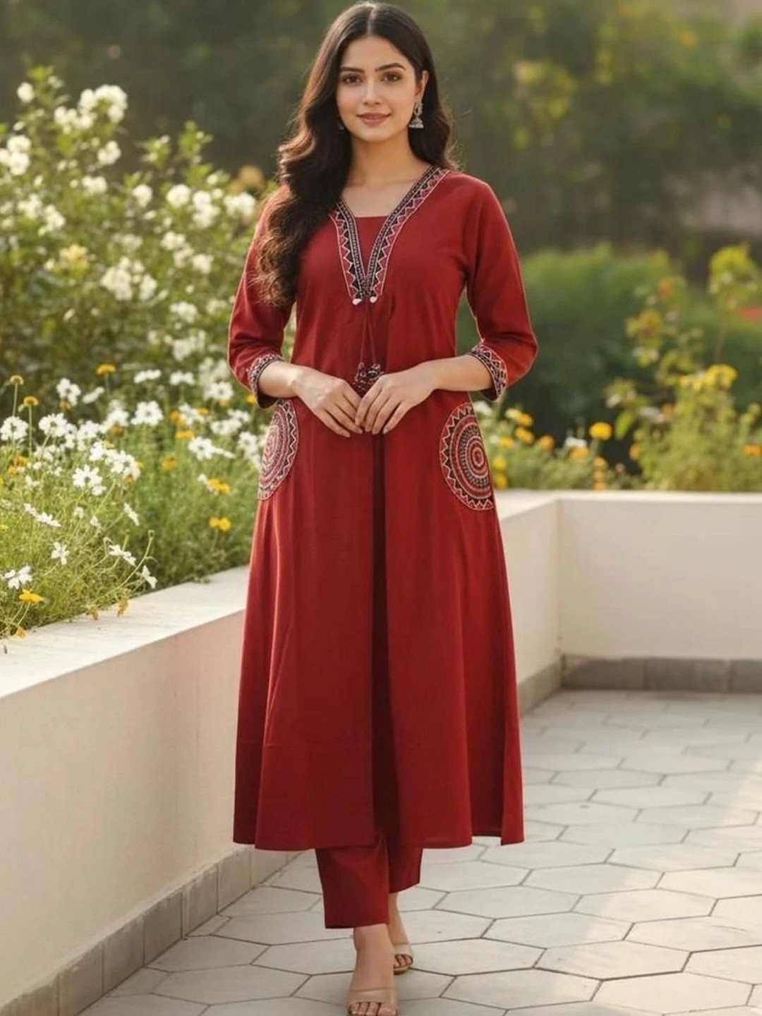 ROOTSOUL Women Ethnic Motifs Embroidered Regular Thread Work Kurta with Trousers