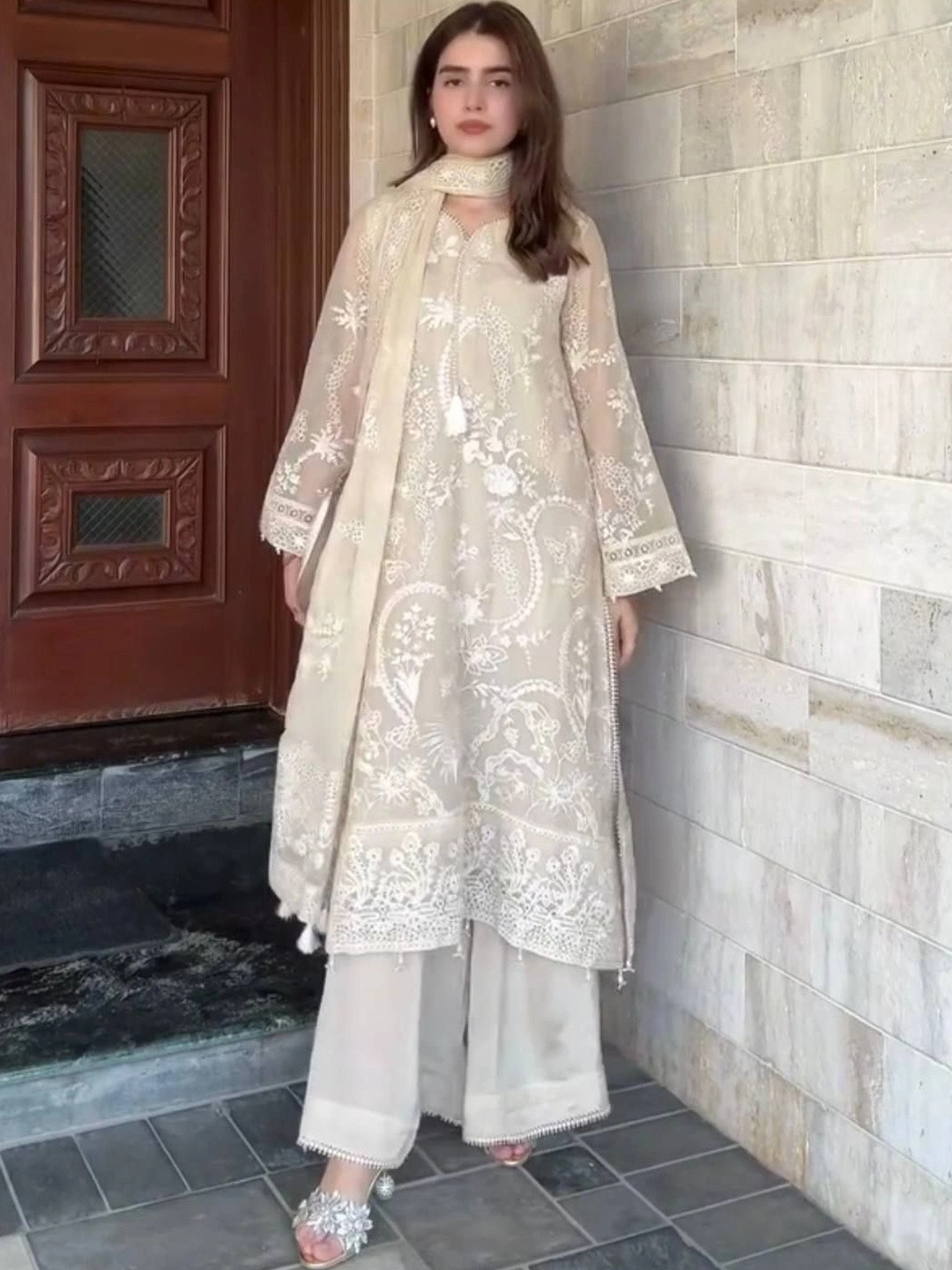 NILHARI Floral Embroidered Thread Work Pure Georgette Blend Thread Work Kurti