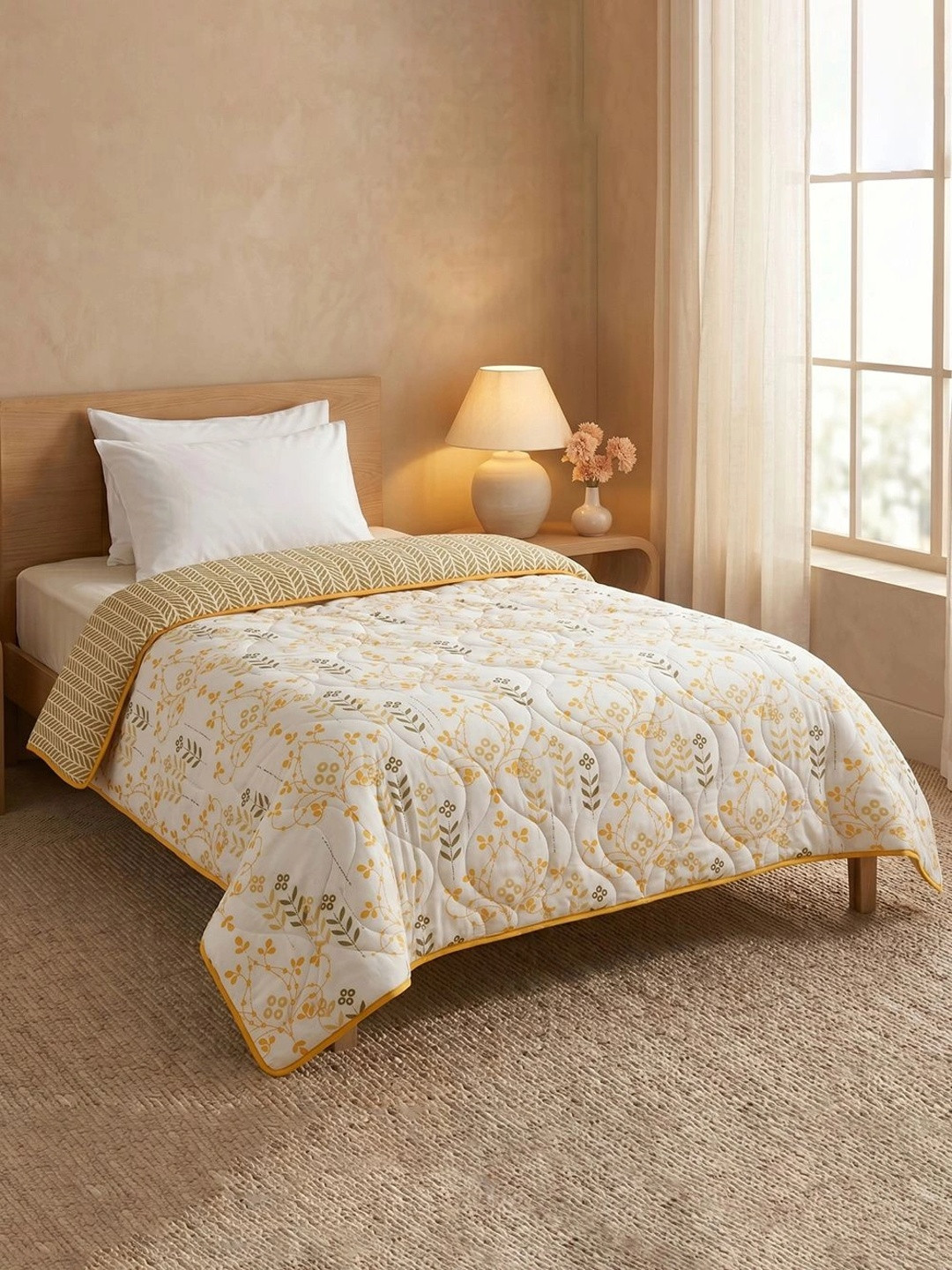 Huesland White & Green Floral AC Room 120 GSM Quilt