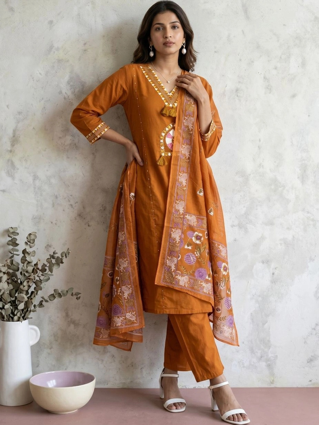 Sangria Women Floral Regular Thread Work Pure Cotton Kurta with Trousers & With Dupatta