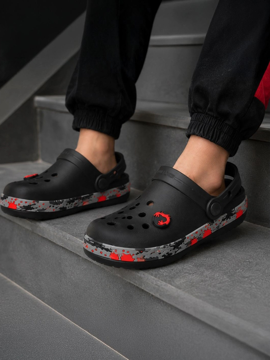 NEOZ Kids Levirex Lightweight & Comfortable Grip & Bounce Less Pressure Clogs