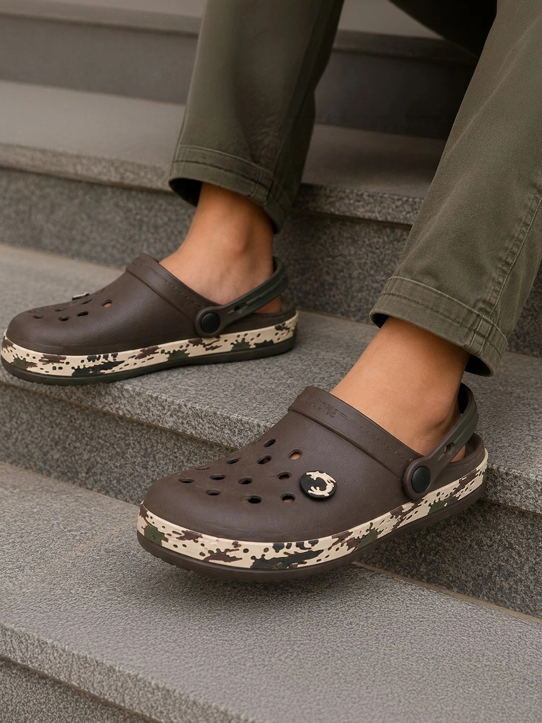 NEOZ Kids Levirex Lightweight & Comfortable Grip & Bounce Less Pressure Clogs
