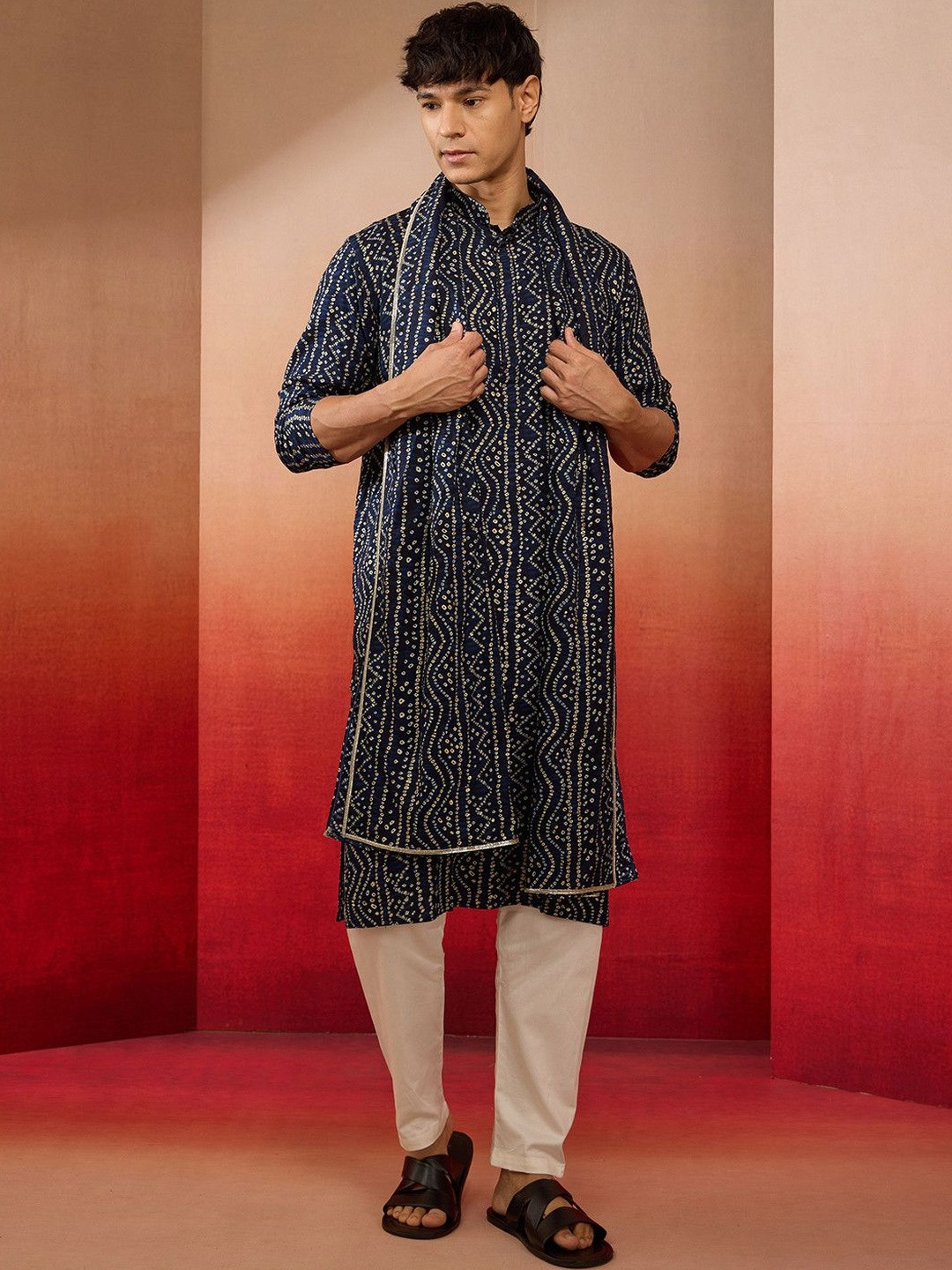 VASTRAMAY Men Blue Bandhani Printed Rayon Dupatta