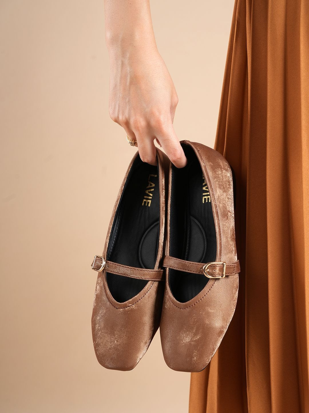 Lavie Women Textured Buckles Flats