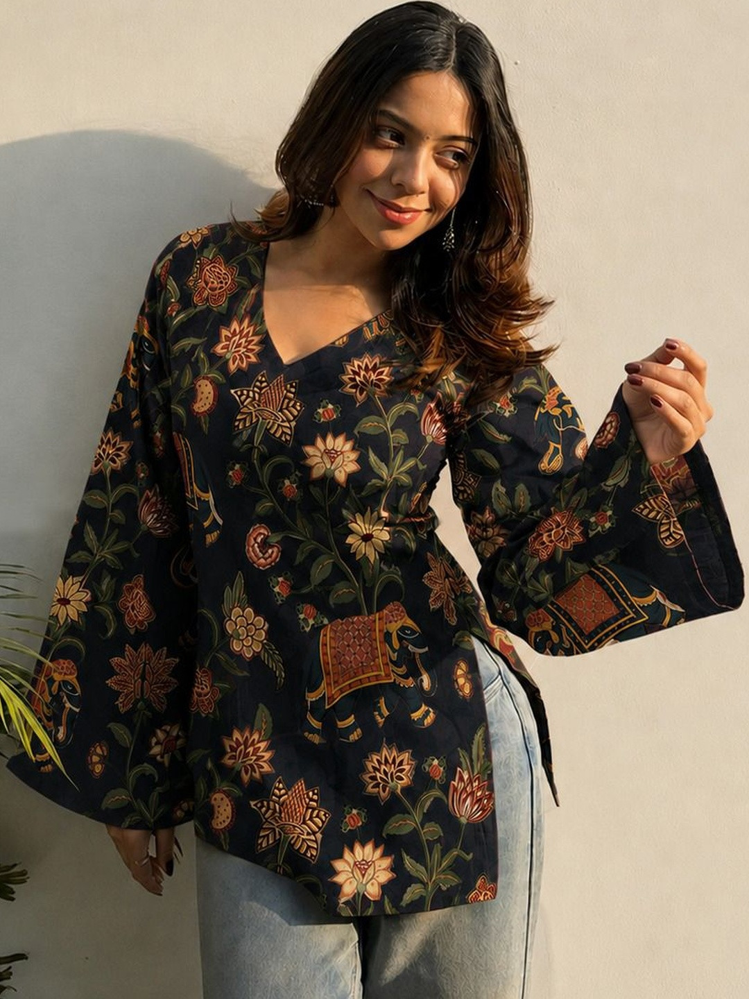 GoSriKi Floral Printed V-Neck Kurti