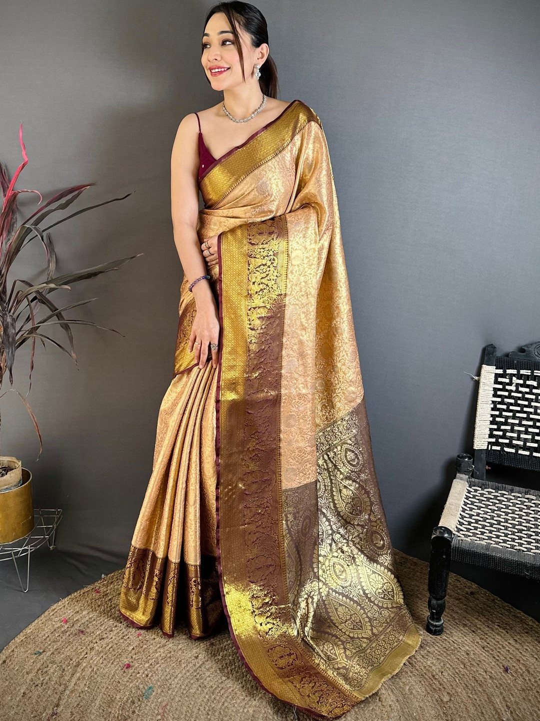 Sangria Woven Design Zari Silk Blend Kanjeevaram Saree