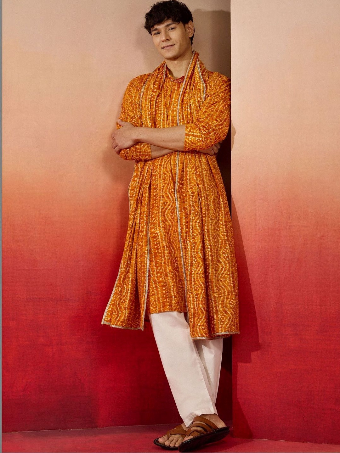 VASTRAMAY Men Bandhani Printed Rayon Straight Kurta & Pyjama with Dupatta