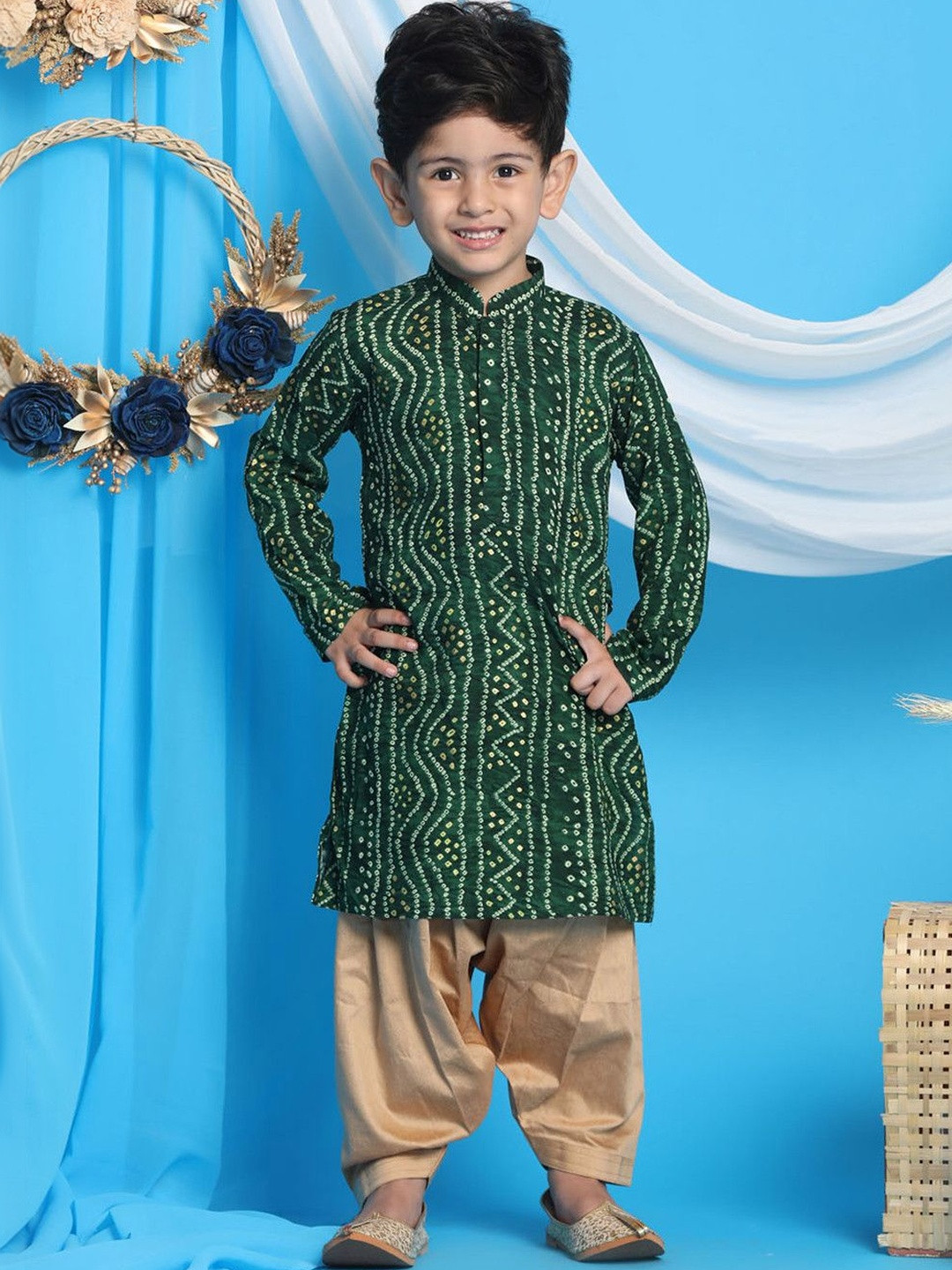 VASTRAMAY Boys Green & Rose Gold Bandhani Kurta & Patiyala Set