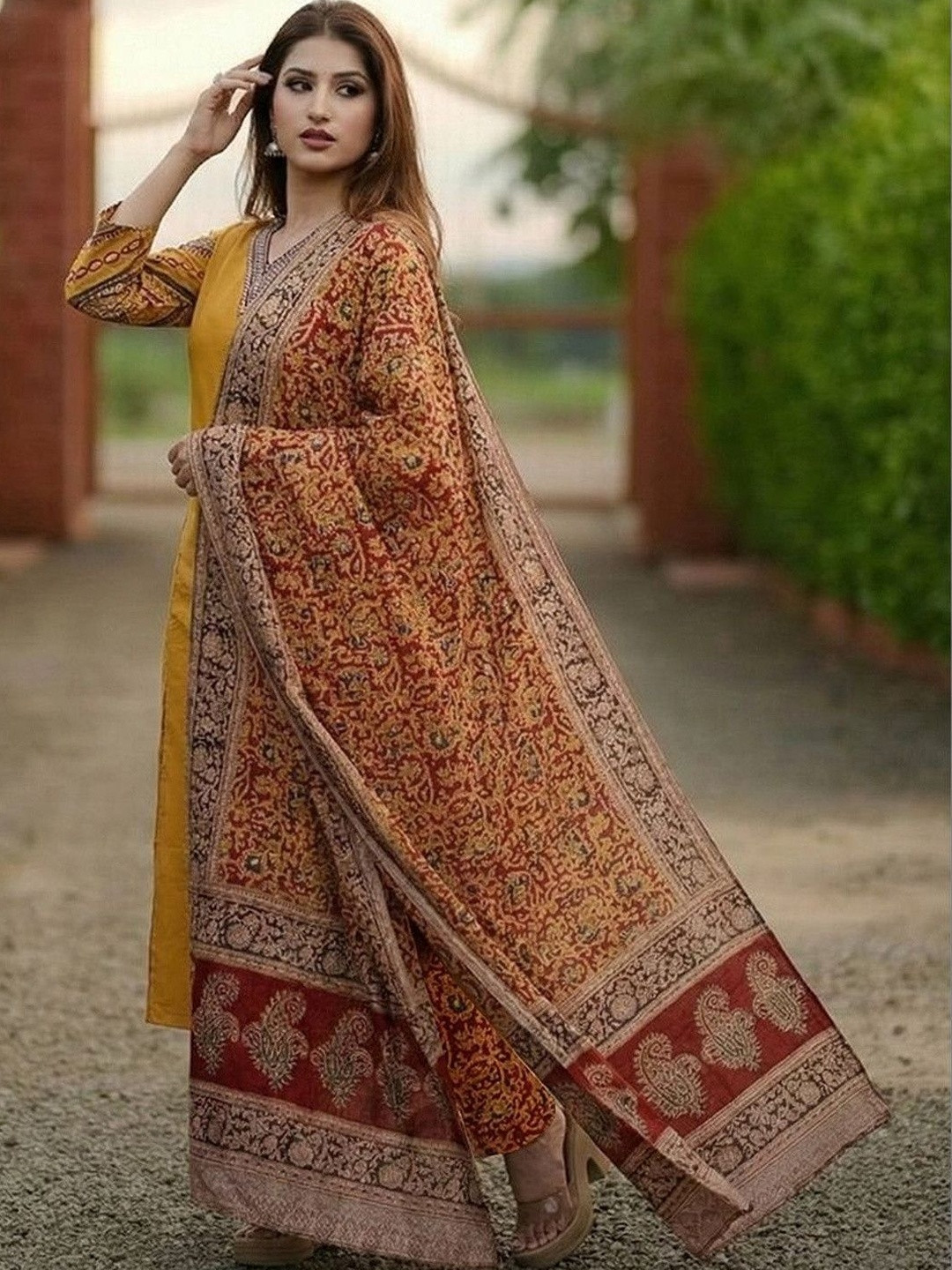 GoSriKi Women Ethnic Motifs Regular Thread Work Kurta with Trousers & With Dupatta