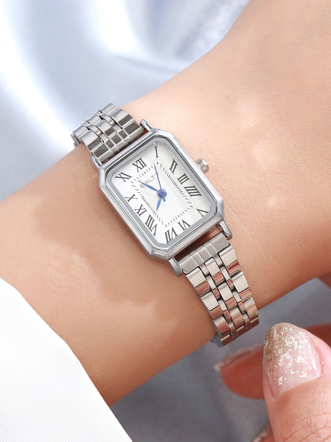 SALTY Women White Dial Classic Bracelet Style Straps Analogue Watch WT-S-0001-S-WH