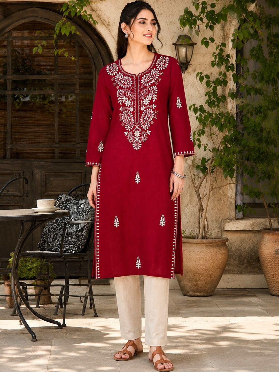 Nayam By Lakshita Women Floral Embroidered Regular Thread Work Pure Cotton Kurta with Set